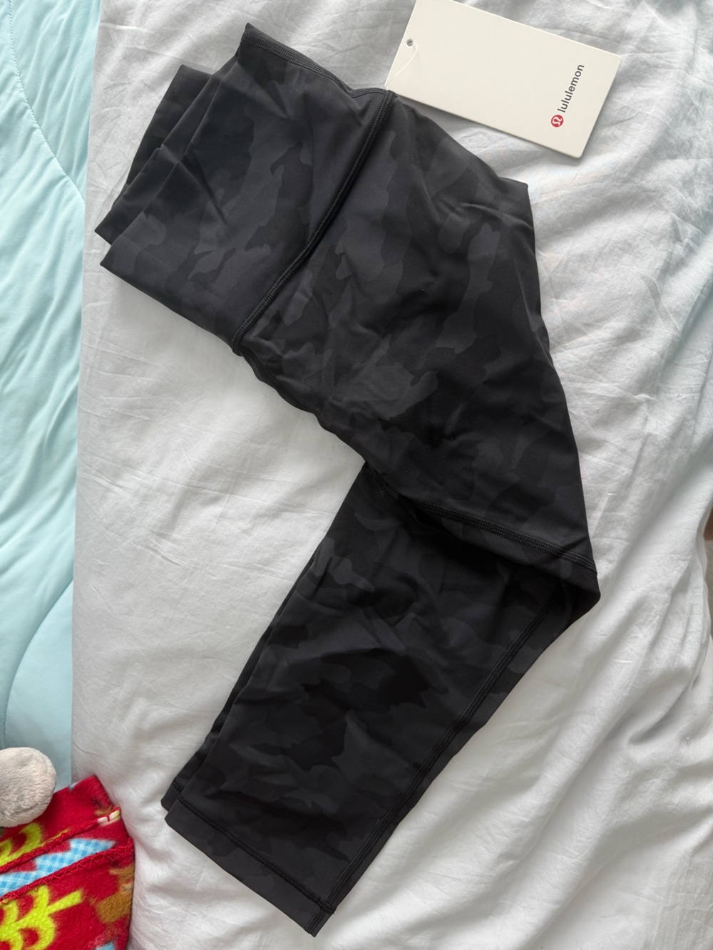 NWT lululemon Black Tonal Camo Wunder Under HR Crop